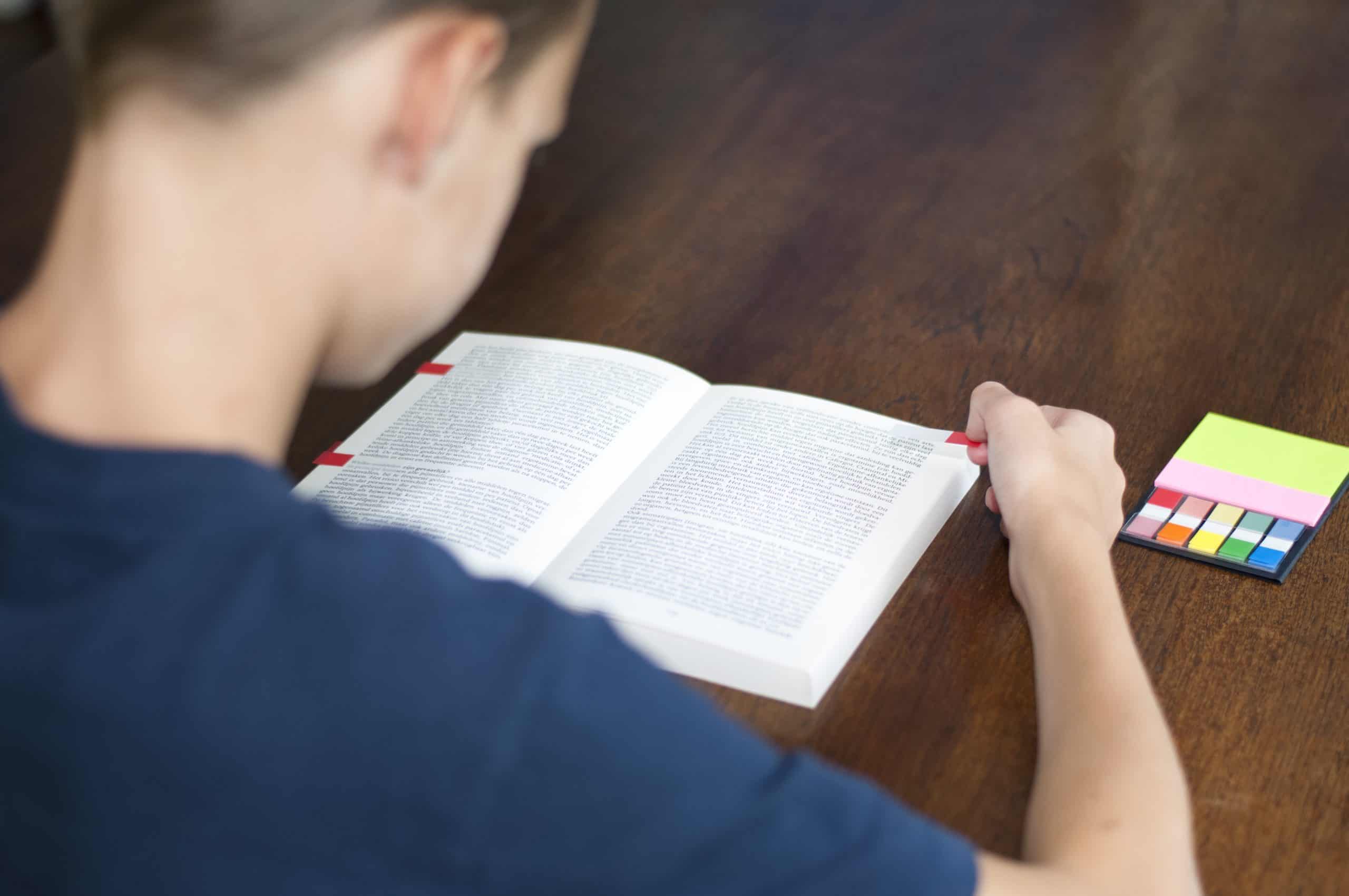 scholier leert snellezen